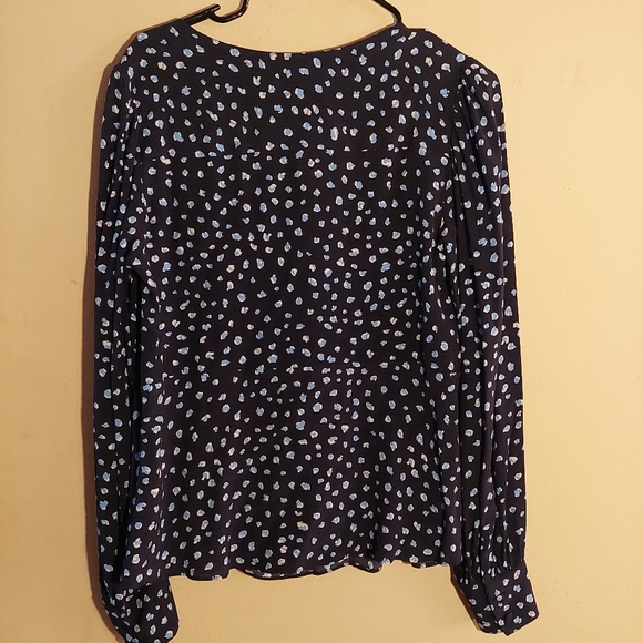 Sanctuary v neck tie front black blue print long sleeve top. Size medium - Picture 4 of 11